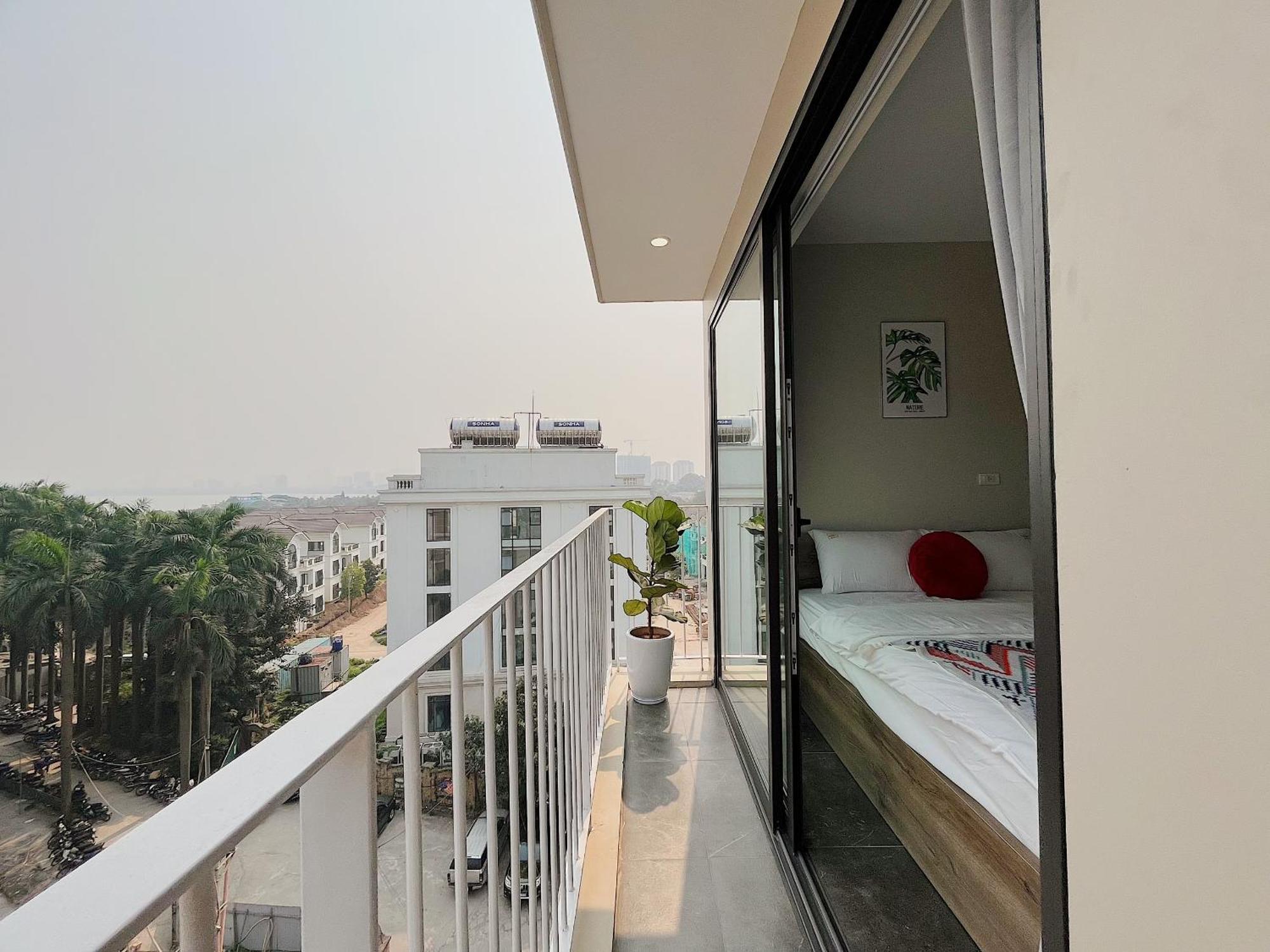 Modern In Westlake * Hanoï